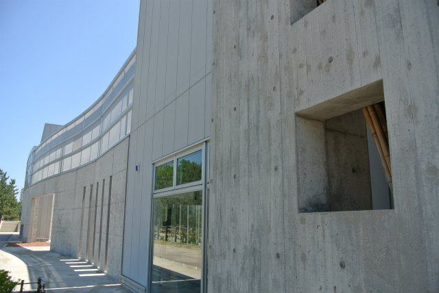 モダンな建物の金沢市ものづくり会館 | 2013/06 石川フォーラム | 一般社団法人コンクリートメンテナンス協会