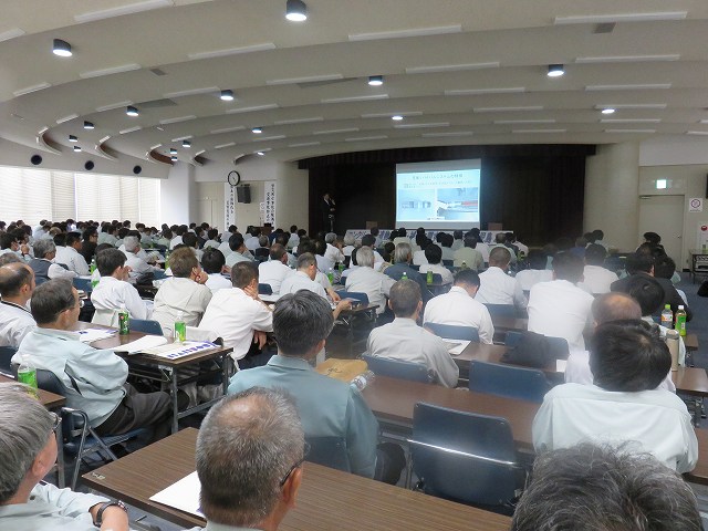 聴衆の前で | 2014/05 鹿児島フォーラム | 一般社団法人コンクリートメンテナンス協会